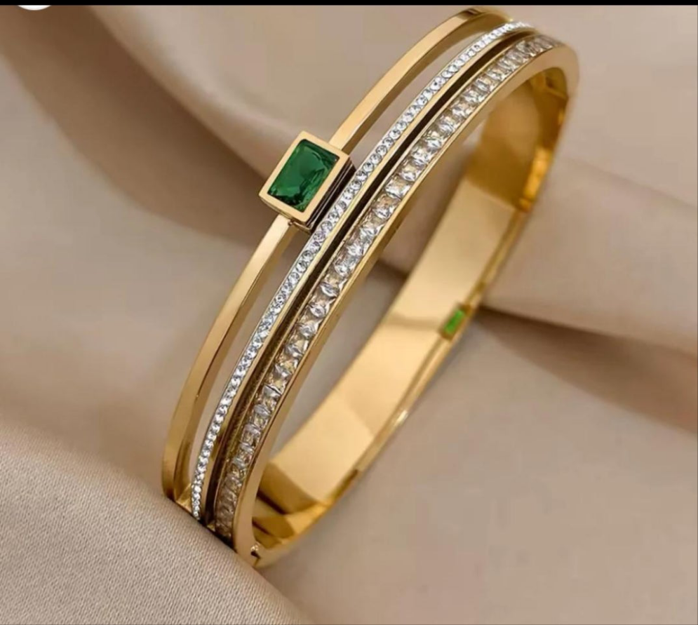 Elegant Emerald Bracelet